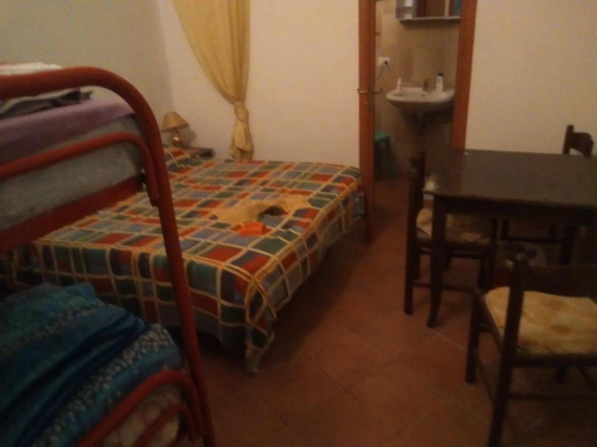Room In Guest Room - Single Room With Shared Bathroom 타오르미나 외부 사진