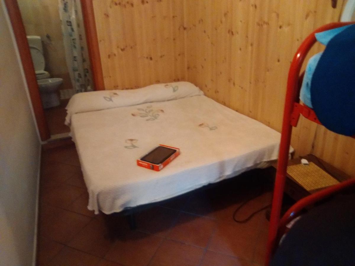 Room In Guest Room - Single Room With Shared Bathroom 타오르미나 외부 사진